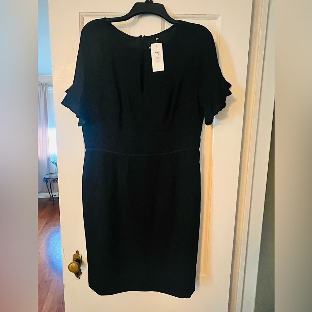 Shani Keyhole Flutter Sleeve Dress